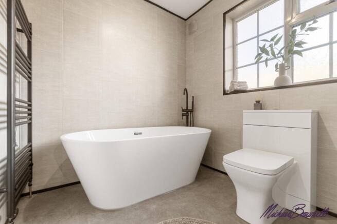 4 bed Detached for sale Image 7
