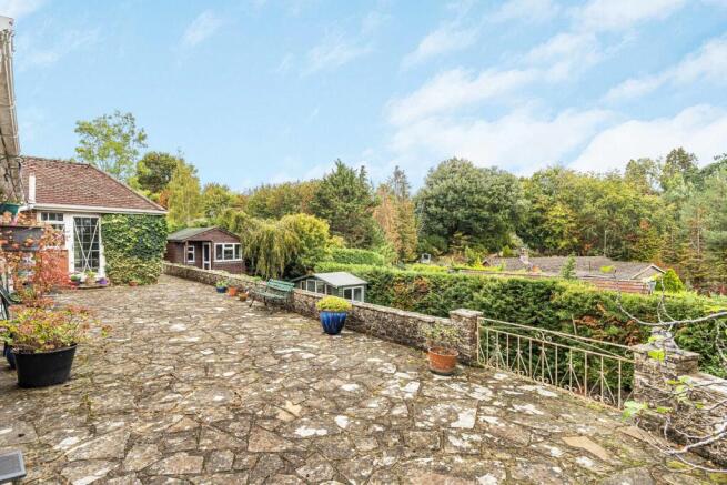 Sandrock Hill Road, Wrecclesham, Farnham, Surrey, GU10 photo 4