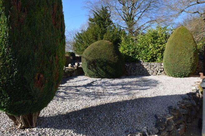 SIDE GARDEN