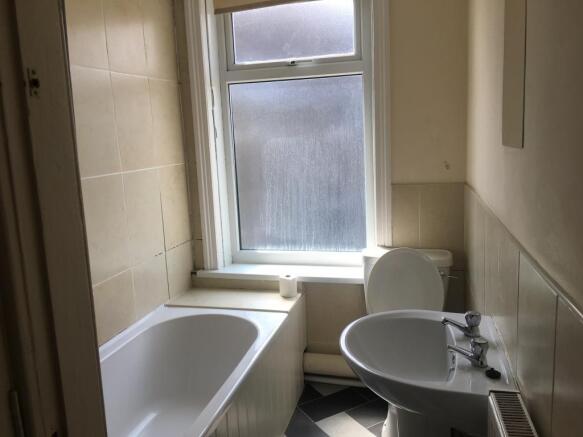 2 bed House to rent Image 4