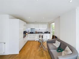 10, 1 Southmere House, Highland Street, Stratford, London E15 2ZG