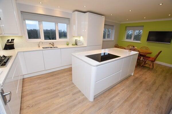 kitchen & breakfast room