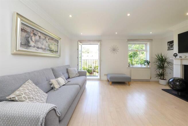 Stirling Avenue, Pinner photo 4