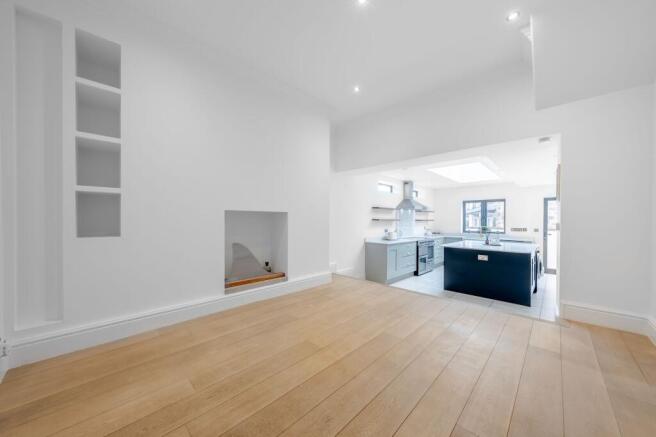 4 bed Terraced for sale Image 4