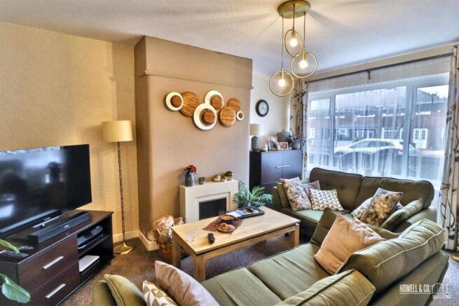 LIVING/ DINING ROOM