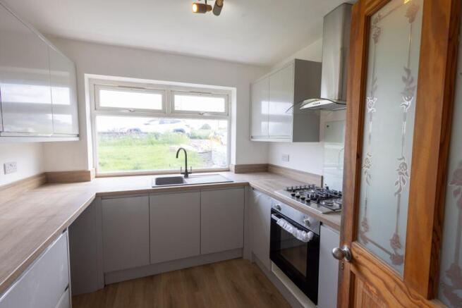 3 bed Semi-Detached to rent Image 4