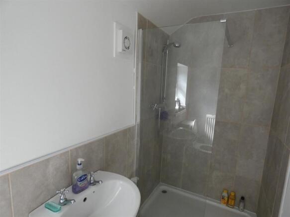 MODERN SHOWER ROOM
