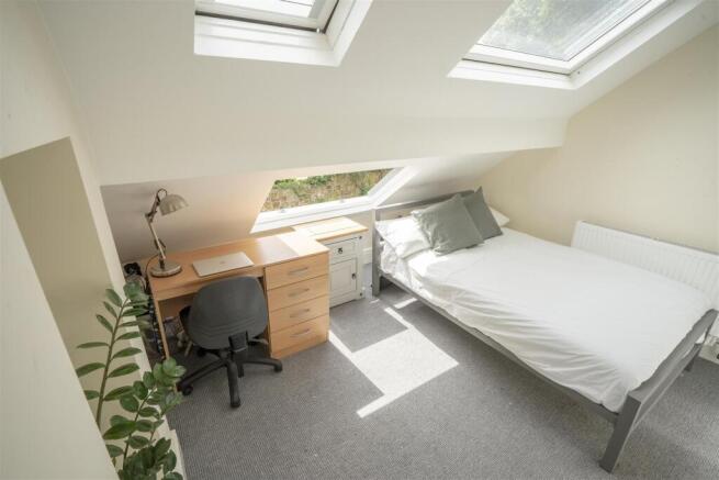 33 mooroakes road bedroom2.jpg
