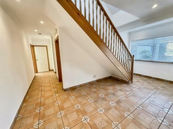 Hallway 2.jpeg