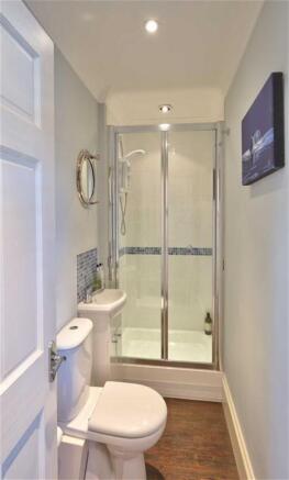 SHOWER ROOM: