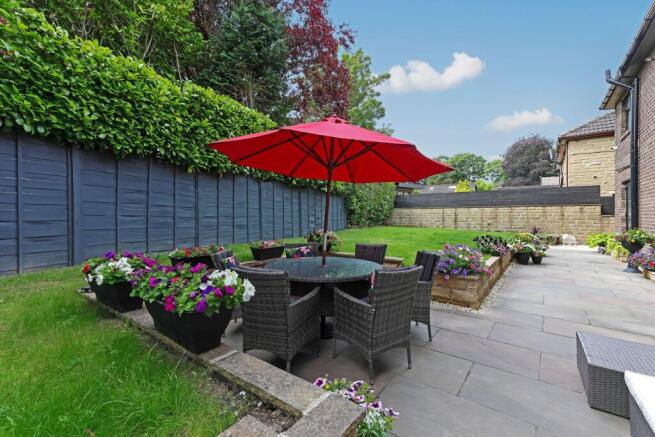 5 bed Detached for sale Image 8