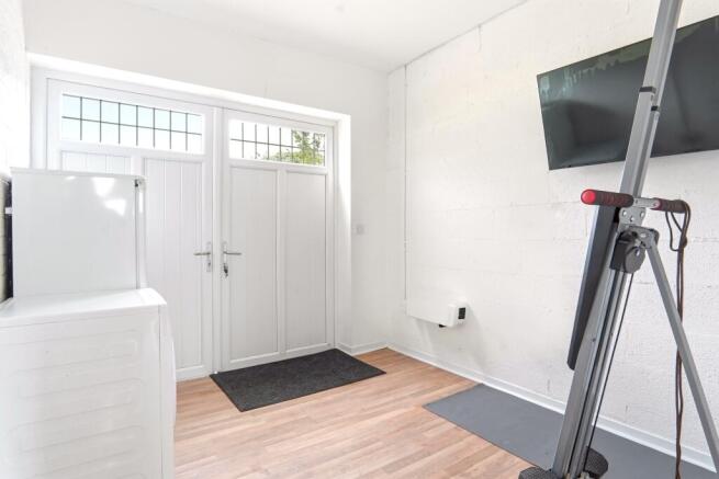 5 bed Detached for sale Image 11