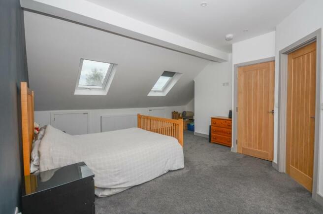 Master bedroom pic 2.jpg