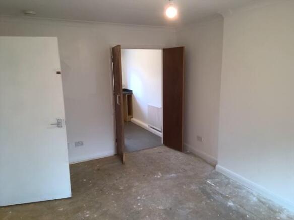 1 bed Ground Flat to rent Image 7