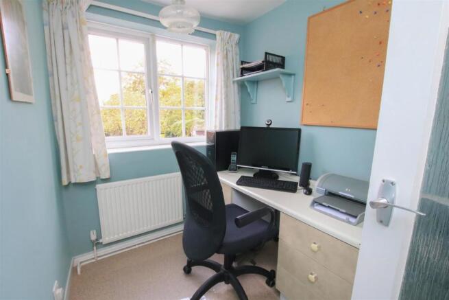 SMALL BEDROOM 4/ COT ROOM