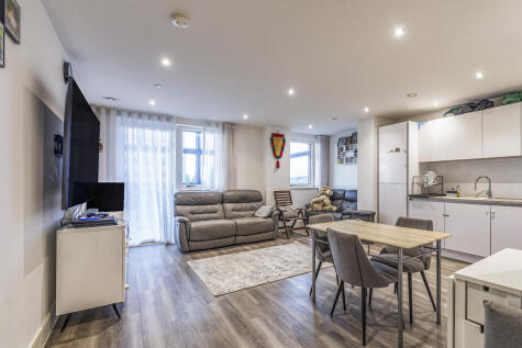 Healum Avenue, Southall, UB2