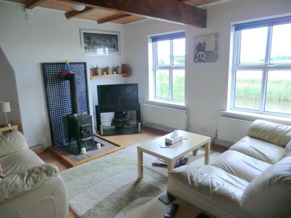 Bedroom 1 / Lounge