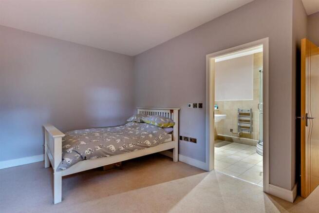 2 bed Apartment for sale Image 6