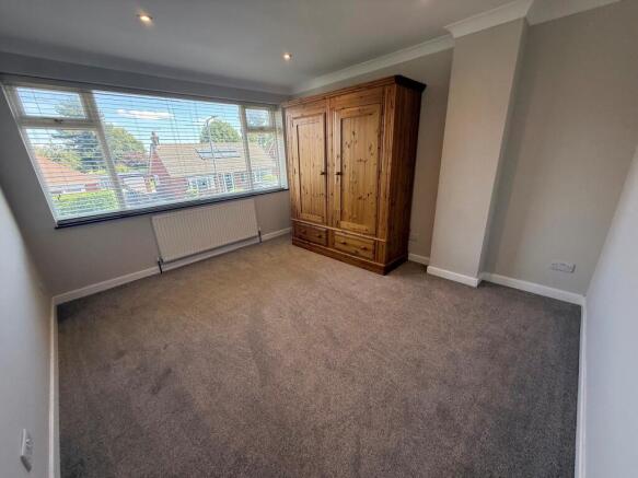 5 bed Semi-Detached to rent Image 9