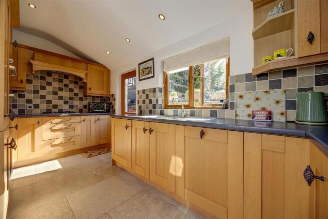2 bed Terraced for sale Image 10