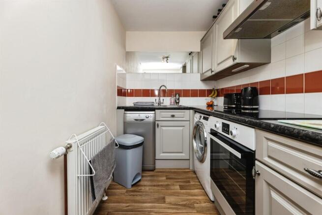 2 bed Flat for sale Image 5