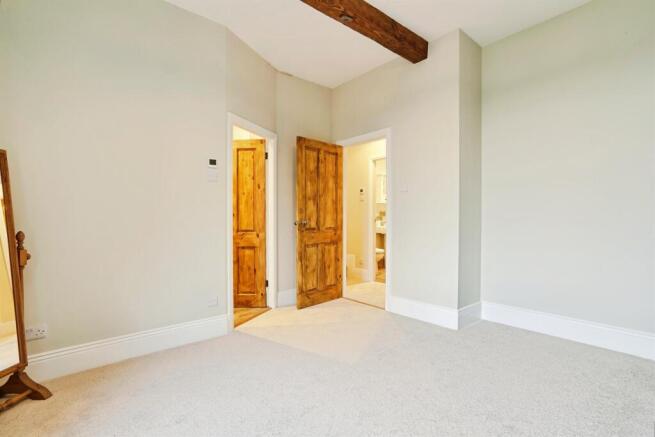 4 bed Semi-Detached for sale Image 12