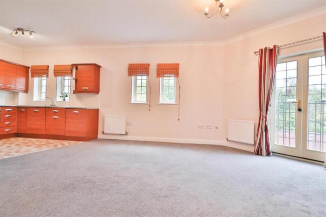 KITCHEN / LIVING ROOM