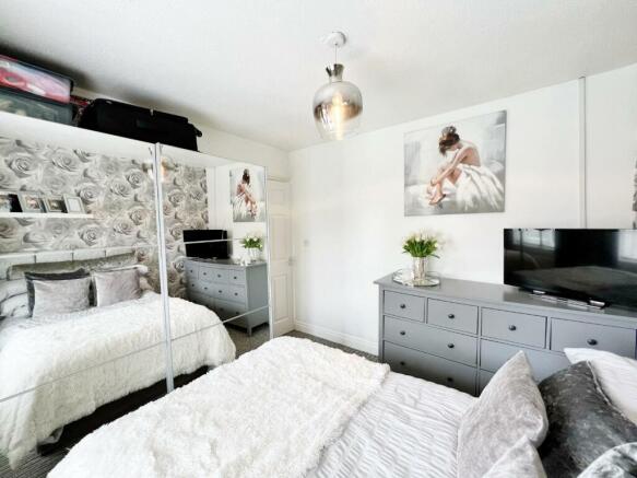 Bedroom 2 pic 4.jpg
