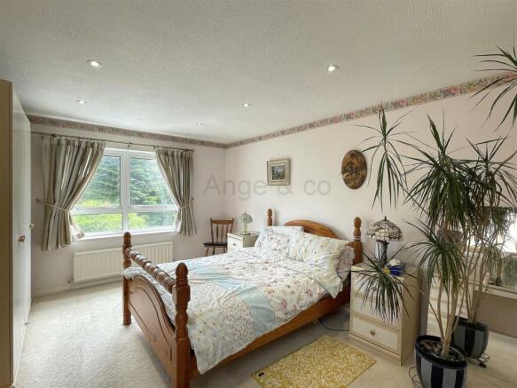 7 BED1.JPG