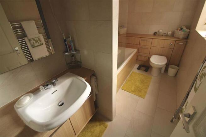 EN-SUITE BATHROOM