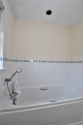 19 Bathroom (2).JPG