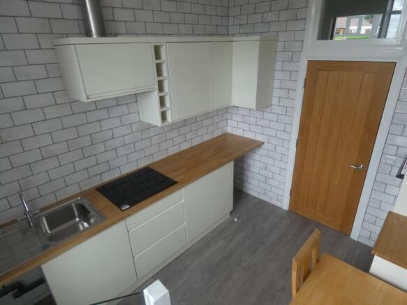 2 bed Apartment to rent Image 6