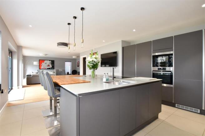 Kitchen/Breakfast Area