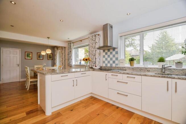 4 bed Detached for sale Image 4