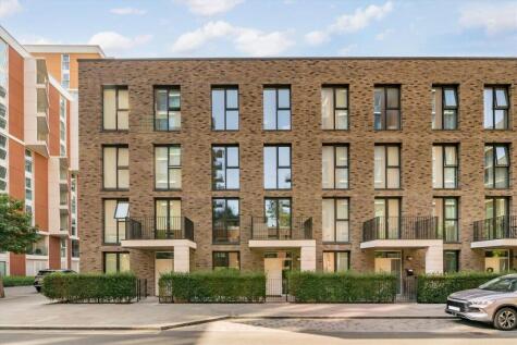 Royal Crest Avenue, Royal Crest Avenue