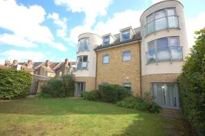 Flat 10, 160 Salisbury House, Harwoods Road, Watford WD18 7BG