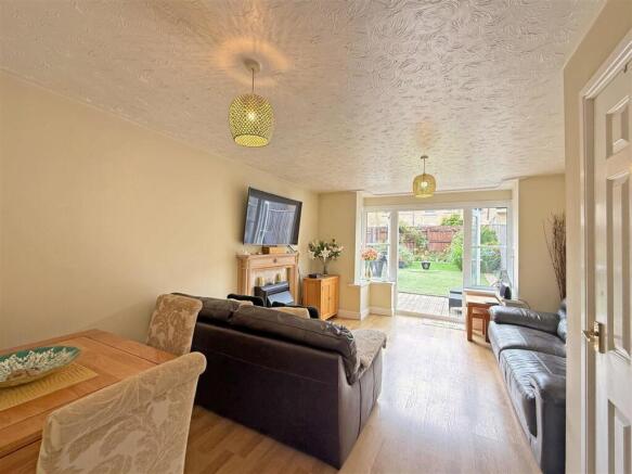 Frobisher Approach 22 - Lounge FP.jpg