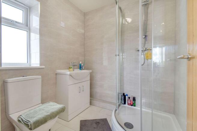 Ensuite to Bed 1
