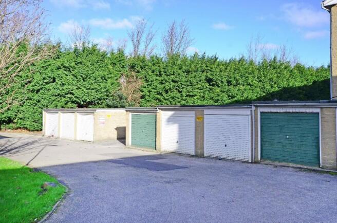 2 bed Apartment to rent Image 11