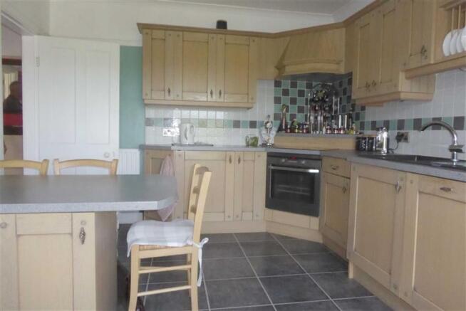 KITCHEN - DINING ROOM