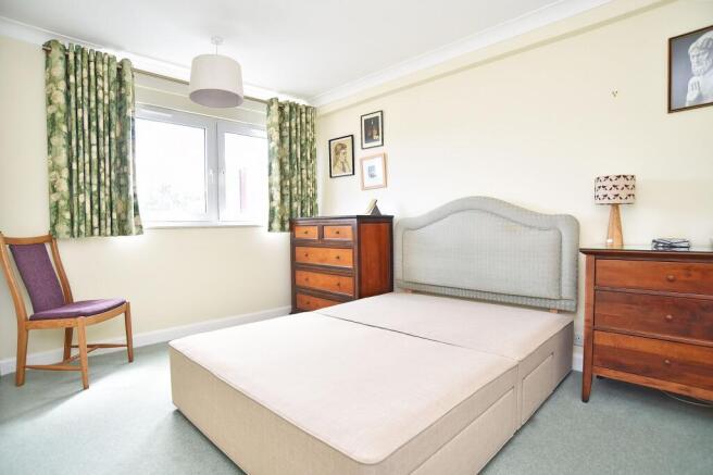 2 bed Flat for sale Image 6