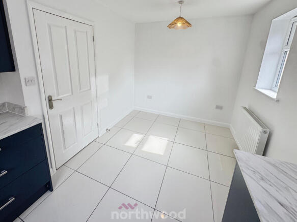 3 bed Semi-Detached to rent Image 5