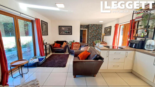 Photo 3