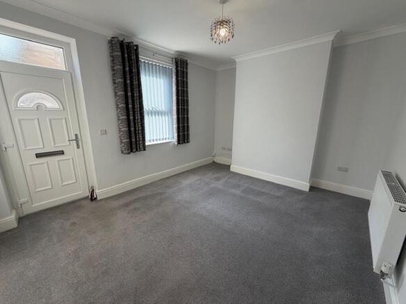 2 bed End of Terrace to rent Image 5