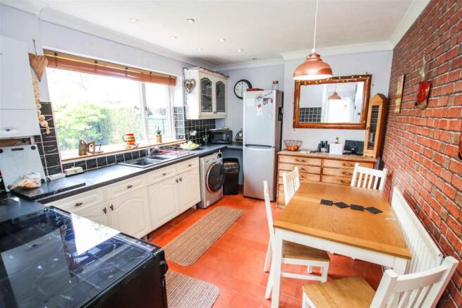FITTED KITCHEN / DINING ROOM