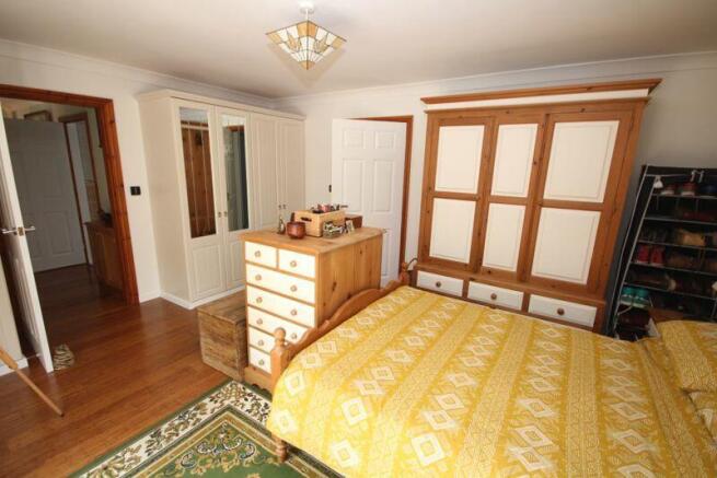 Bed 1 photo 2