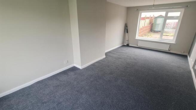 LOUNGE/ DINING ROOM
