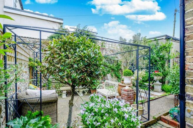 REAR PATIO GDN
