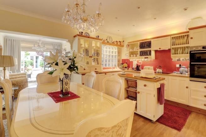 Kitchen dining room.jpg