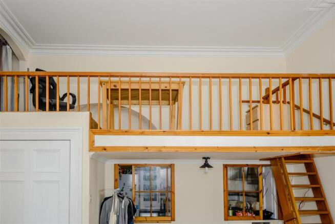 8435583-interior15.jpg